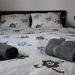Frog - 2 Bedrooms And Living *