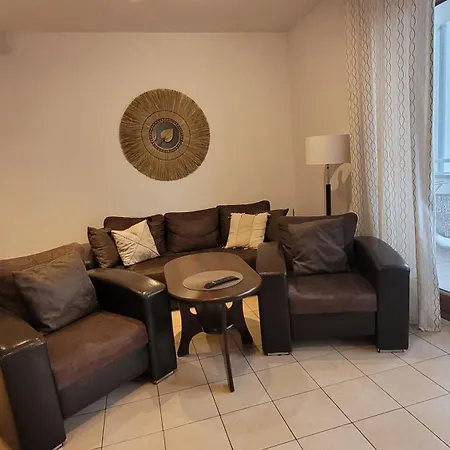 Frog - 2 Bedrooms And Living