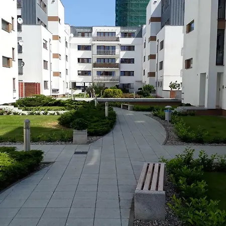 Frog - 2 Bedrooms And Living