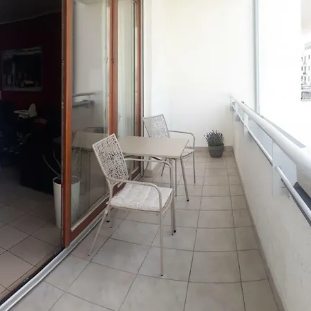 Frog - 2 Bedrooms And Living