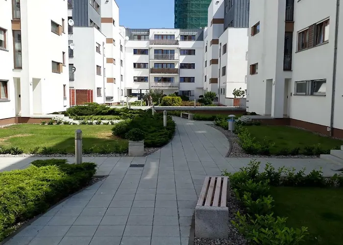 Frog - 2 Bedrooms And Living